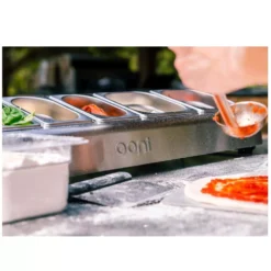 Ooni Pizzabelag-Container, Medium -Camping Rabatt Geschäft edelstahl pizzabelag container mittelgross mit kunststoffdeckel ooni zubehoer 1000 2 25301