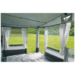 Wohnwagen Ganzzelt Hahn Zelte Lübeck 280 | 28er Alu -Camping Rabatt Geschäft innenansicht grosse fenster gardinen hahn wohnwagenvorzelt luebeck 280 1000 5 27258