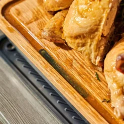 Ooni Ofenform Inklusive Schneidebrett Und Grillrost, Large -Camping Rabatt Geschäft knuspriges haenchen zubereiten mit ooni ofenform duragrab griffe integrierte drainagekanaele zum einfangen des bratensaftes 1000 6 27314