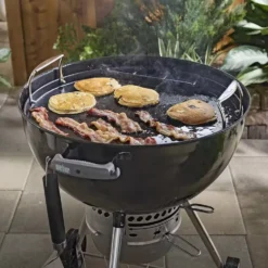 Weber Runder Plancha-Einsatz -Camping Rabatt Geschäft weber gusseisen plancha einsatz rund speck meeresfrueche burger fajitas zubereiten 1000 4 28140