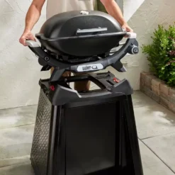 Weber Premium Rollwagen Für Weber Q N-Serie Ab 2025 -Camping Rabatt Geschäft weber q n serie gasgrill zubehoer premium rollwagen ablageboden halen fuer grillbesteck 1000 3 28234